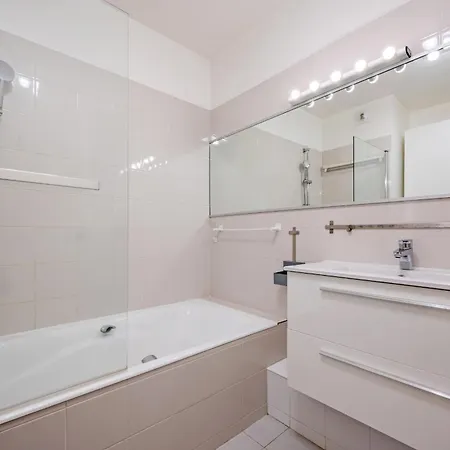 La Badine Airco Pool For 4 By Sunset Apartment *