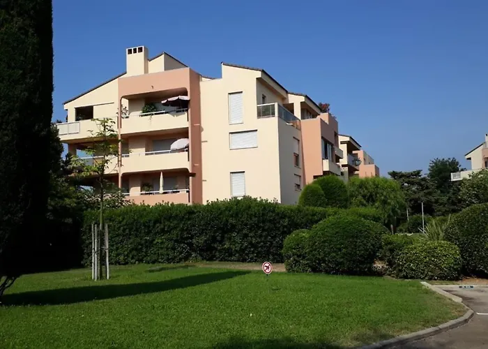 La Badine Airco Pool For 4 By Sunset Apartment